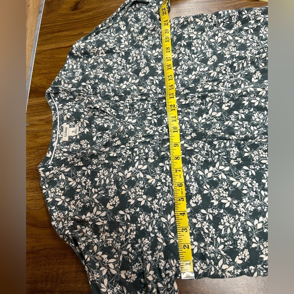 L.L. Bean 3/4 Sleeve Pintucked Top Green with Ivory Floral Design Women’s Size M - Picture 4 of 11